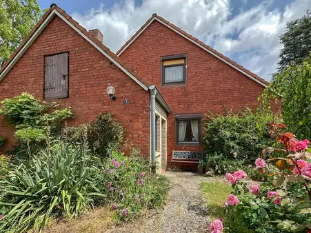 Einfamilienhaus mit Garage in ruhiger und zentraler Wohnlage von Bützfleth