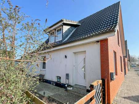 Vorderansicht - Einfamilienhaus in 21729 Freiburg mit 85m² kaufen