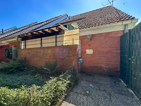 Reihenendhaus mit Blick in die Schwingewiesen