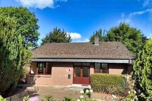 gepflegter Vorgarten gepflegter Vorgarten - Bungalow in 27432 Bremervörde mit 103m² kaufen