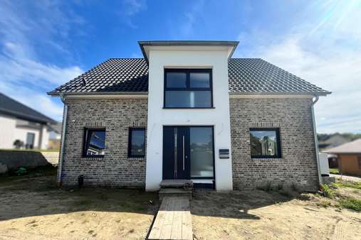 Front - Einfamilienhaus in 27374 Visselhövede mit 147m² kaufen