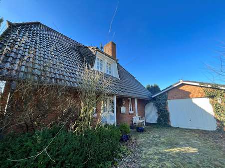 Einfahrt mit Garage - Einfamilienhaus in 27386 Hemsbünde mit 140m² günstig kaufen