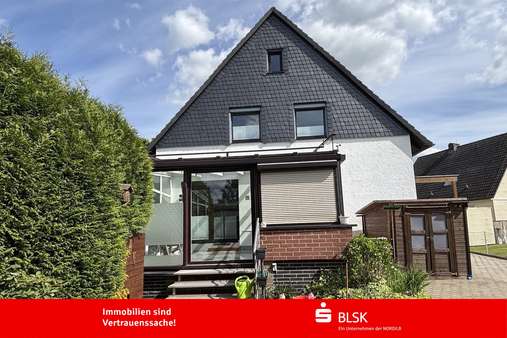 Ansicht mit Wintergarten - Einfamilienhaus in 38442 Wolfsburg mit 182m² kaufen
