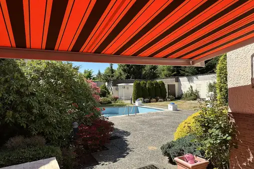 Einfamilienhaus plus 3 Wohneinheiten und Pool in Braunschweig-Volkmarode! 