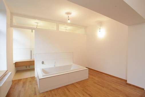 Badewanne im Schlafzimmer - Erdgeschosswohnung in 38102 Braunschweig mit 108m² kaufen