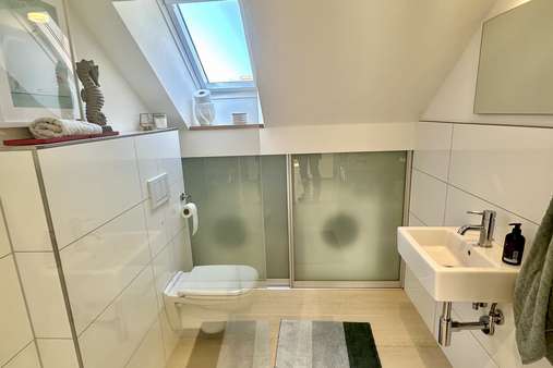 Gästebad mit Dusche - Dachgeschosswohnung in 38102 Braunschweig mit 128m² kaufen