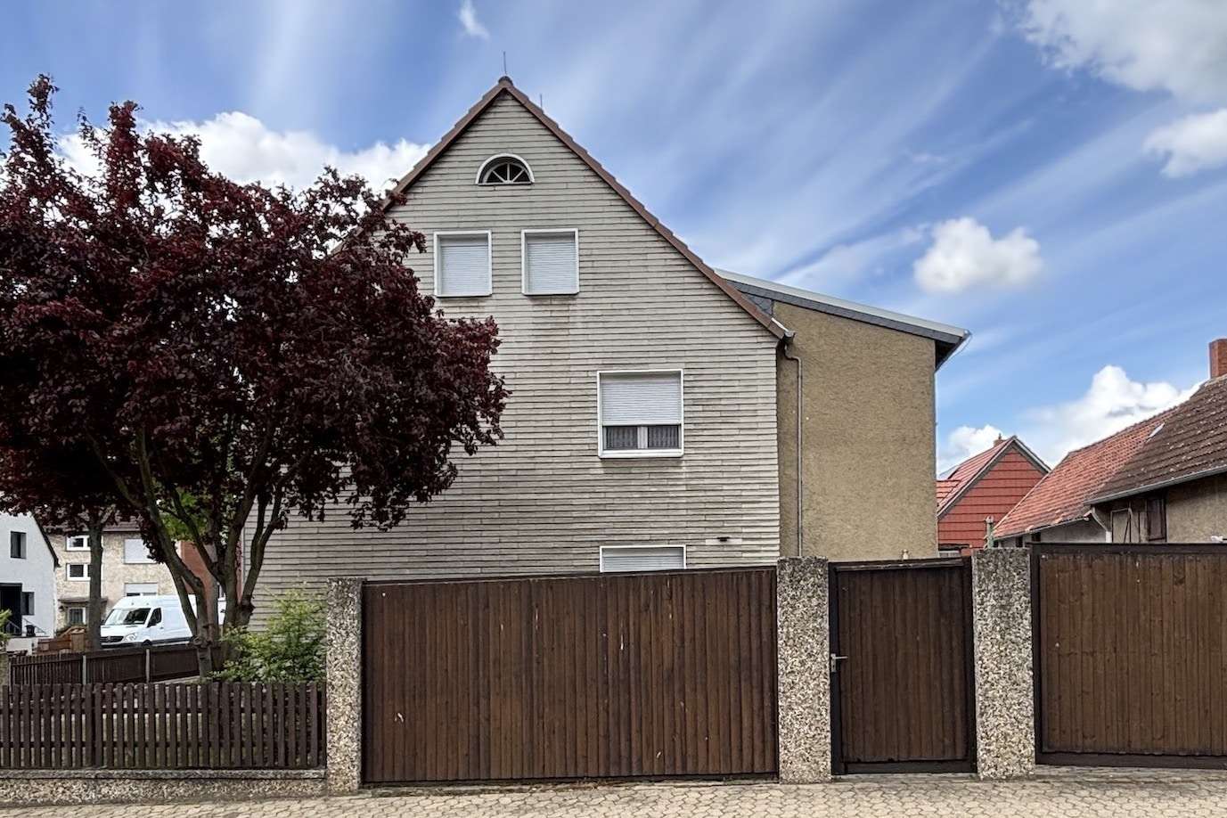 Seitenansicht mit Hofeinfahrt Seitenansicht mit Hofeinfahrt - Einfamilienhaus in 38350 Helmstedt mit 150m² kaufen