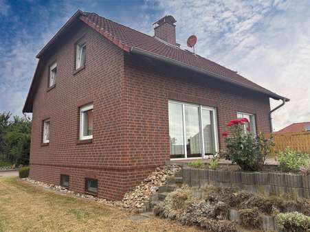 Seitenansicht - Einfamilienhaus in 38364 Schöningen mit 138m² kaufen