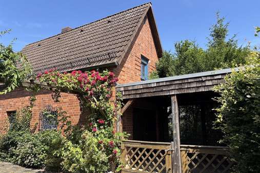 Garagengebäude mit ausgebauten DG / Nutzfläche - Einfamilienhaus in 38448 Wolfsburg mit 121m² kaufen
