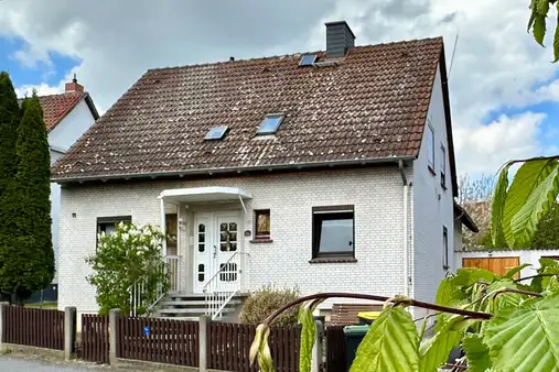 Ein-/Zweifamilienhaus in Gielde