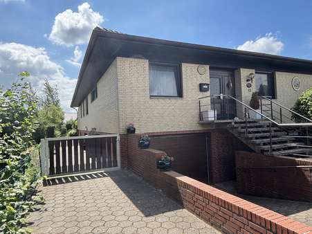 Garage / Einfahrt / Stellplatz - Einfamilienhaus in 38462 Grafhorst mit 159m² kaufen