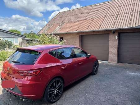 zwei Garagen mit elektrischem Garagentor sowie Stellplätzen auf dem Hof zwei Garagen mit elektrischem Garagentor sowie Stellplätzen auf dem Hof - Einfamilienhaus in 38461 Danndorf mit 124m² kaufen