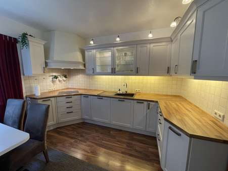 Küche im Obergeschoss - Zweifamilienhaus in 31084 Freden mit 250m² günstig kaufen