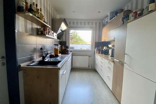 EG: Küche mit Zugang zum Hauswirtschaftsraum - Reihenendhaus in 38159 Vechelde mit 147m² günstig kaufen