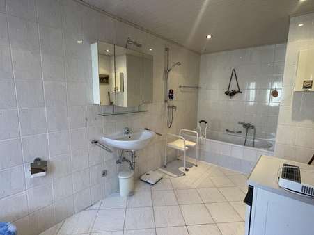 Badezimmer im EG - Doppelhaushälfte in 37574 Einbeck mit 90m² günstig kaufen