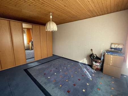 Schlafzimmer im EG - Doppelhaushälfte in 37574 Einbeck mit 90m² günstig kaufen