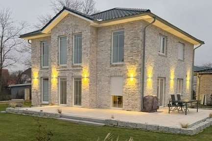 Villa auf großem Grundstück - Villa in 38154 Königslutter mit 169m² günstig kaufen
