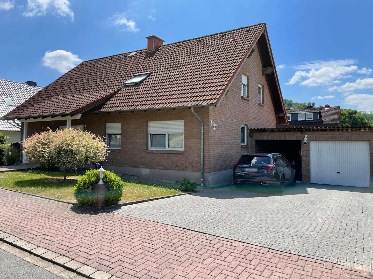 Außenansicht - Zweifamilienhaus in 37574 Einbeck mit 235m² günstig kaufen