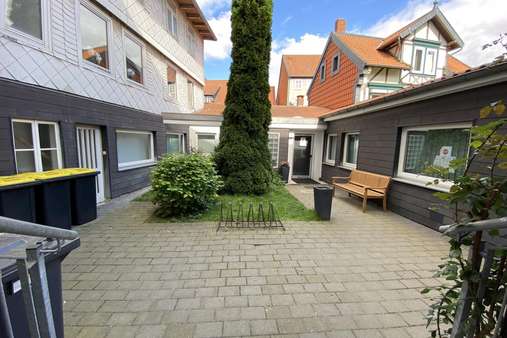Blick auf Praxis - Wohn- / Geschäftshaus in 38300 Wolfenbüttel mit 356m² als Kapitalanlage günstig kaufen