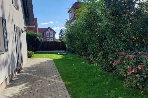 Zuwegung Hauseingang - Doppelhaushälfte in 38448 Wolfsburg mit 121m² kaufen