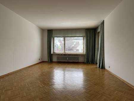 Wohnzimmer Wohnzimmer - Etagenwohnung in 38104 Braunschweig mit 80m² kaufen