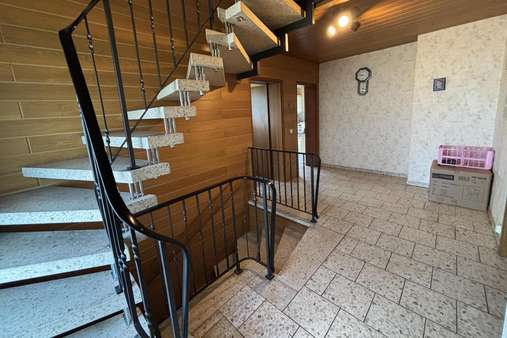 Flur / Treppenaufgang Marmor - Einfamilienhaus in 38350 Helmstedt mit 147m² kaufen