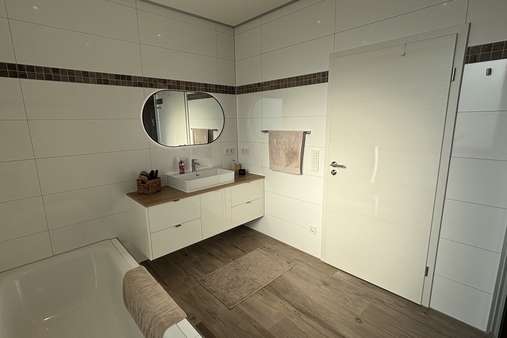 Badezimmer / Badewanne EG Badezimmer / Badewanne EG - Einfamilienhaus in 38312 Börßum mit 184m² kaufen
