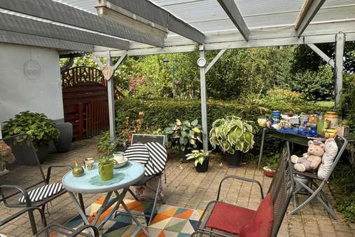 Überdachte Außenterrasse - Zweifamilienhaus in 38154 Königslutter mit 125m² kaufen