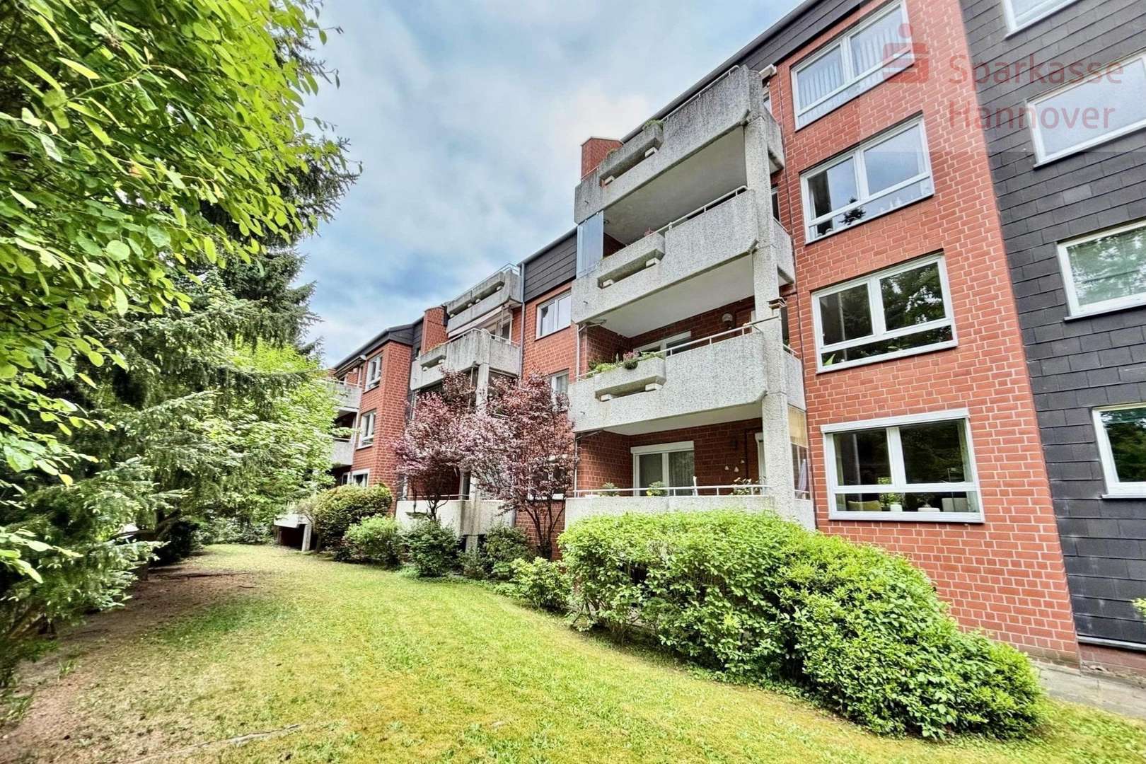 Rückwärtige Ansicht - Erdgeschosswohnung in 30659 Hannover mit 86m² kaufen