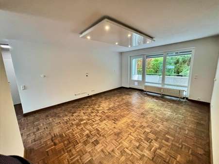 Wohnzimmer offen zum Essbereich - Erdgeschosswohnung in 30659 Hannover mit 86m² kaufen