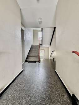 Treppenhaus - Etagenwohnung in 30161 Hannover mit 93m² kaufen
