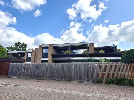 Rückansicht Gebäude Rückansicht Gebäude - Etagenwohnung in 30966 Hemmingen mit 135m² kaufen