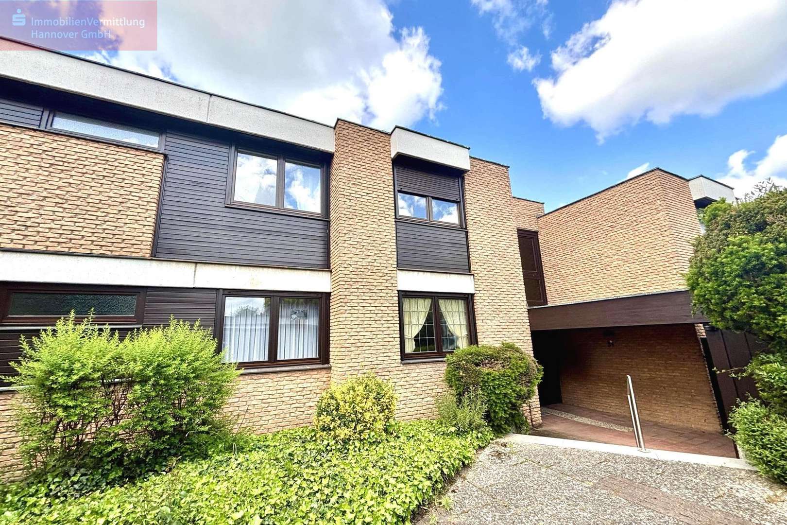Vorderansicht Gebäude Vorderansicht Gebäude - Etagenwohnung in 30966 Hemmingen mit 135m² kaufen