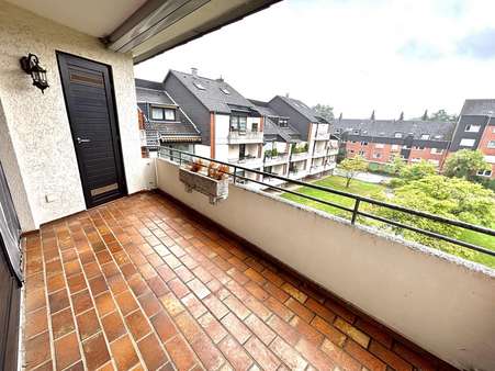 Balkon am Wohnzimmer 1.Ebene Balkon am Wohnzimmer 1.Ebene - Maisonette-Wohnung in 30659 Hannover mit 116m² kaufen