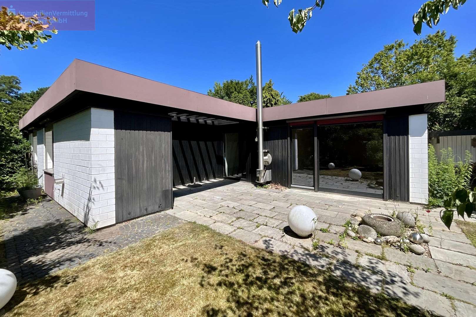 Blick aus dem Garten - Bungalow in 30916 Isernhagen mit 107m² kaufen