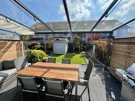 Blick aus dem Wohnzimmer - Reihenmittelhaus in 30900 Wedemark mit 146m² kaufen