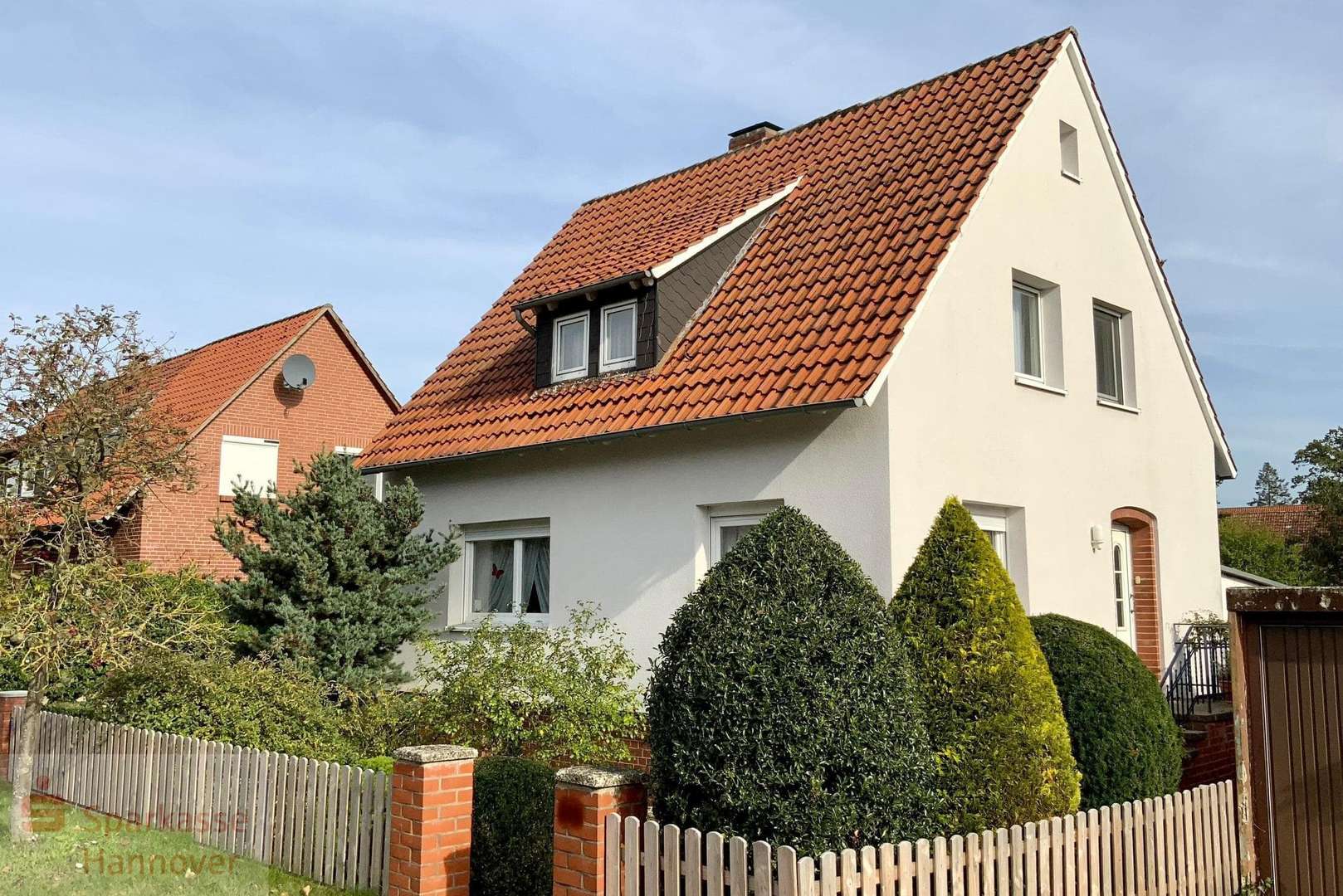 Blick zum Eingang - Einfamilienhaus in 30900 Wedemark mit 90m² kaufen