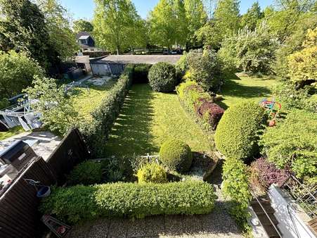 Blick in den Garten - Reihenmittelhaus in 30966 Hemmingen mit 128m² kaufen