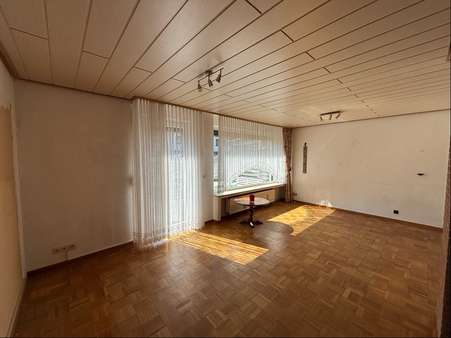 Wohnzimmer - Bild 1 - - Reihenmittelhaus in 30823 Garbsen mit 90m² kaufen