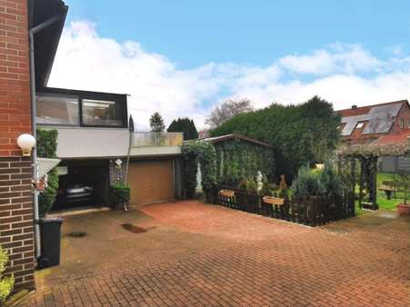 Garagen / Schwimmbadhaus - Zweifamilienhaus in 31535 Neustadt mit 155m² kaufen