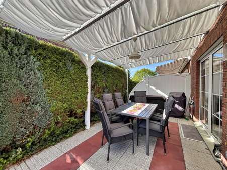 überdachte Terrasse - Doppelhaushälfte in 31515 Wunstorf mit 117m² kaufen