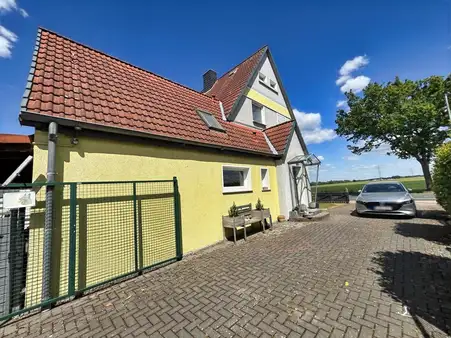 Familienglück mit großem Garten