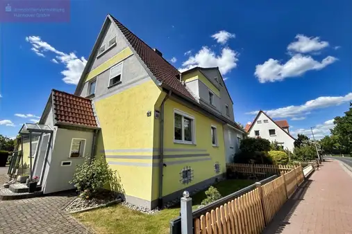Familienglück mit großem Garten
