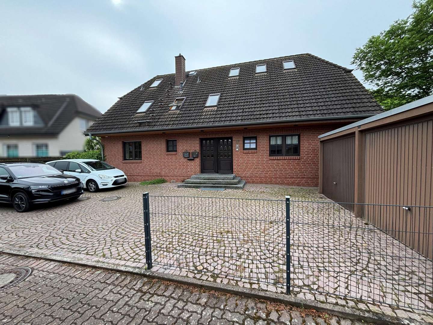 Vorderansicht - Zweifamilienhaus in 30952 Ronnenberg mit 213m² kaufen