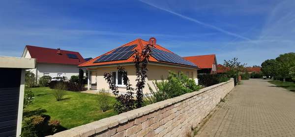 Seitenansicht - Bungalow in 31535 Neustadt mit 148m² kaufen