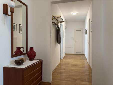 Flur - Erdgeschosswohnung in 30169 Hannover mit 100m² kaufen