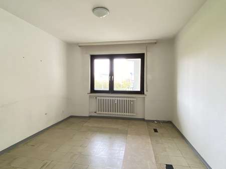 Zimmer - Erdgeschosswohnung in 30559 Hannover mit 84m² kaufen