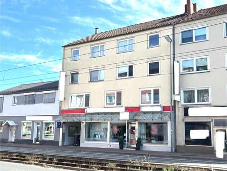 Vorderansicht Mehrfamilienhaus mit Ladengeschäft - Mehrfamilienhaus in 30880 Laatzen mit 390m² kaufen