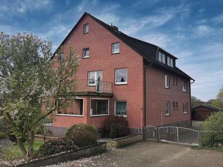 Zufahrt / Nebengebäude / Garagen - Resthof in 31535 Neustadt am Rübenberge, Borstel mit 450m² kaufen