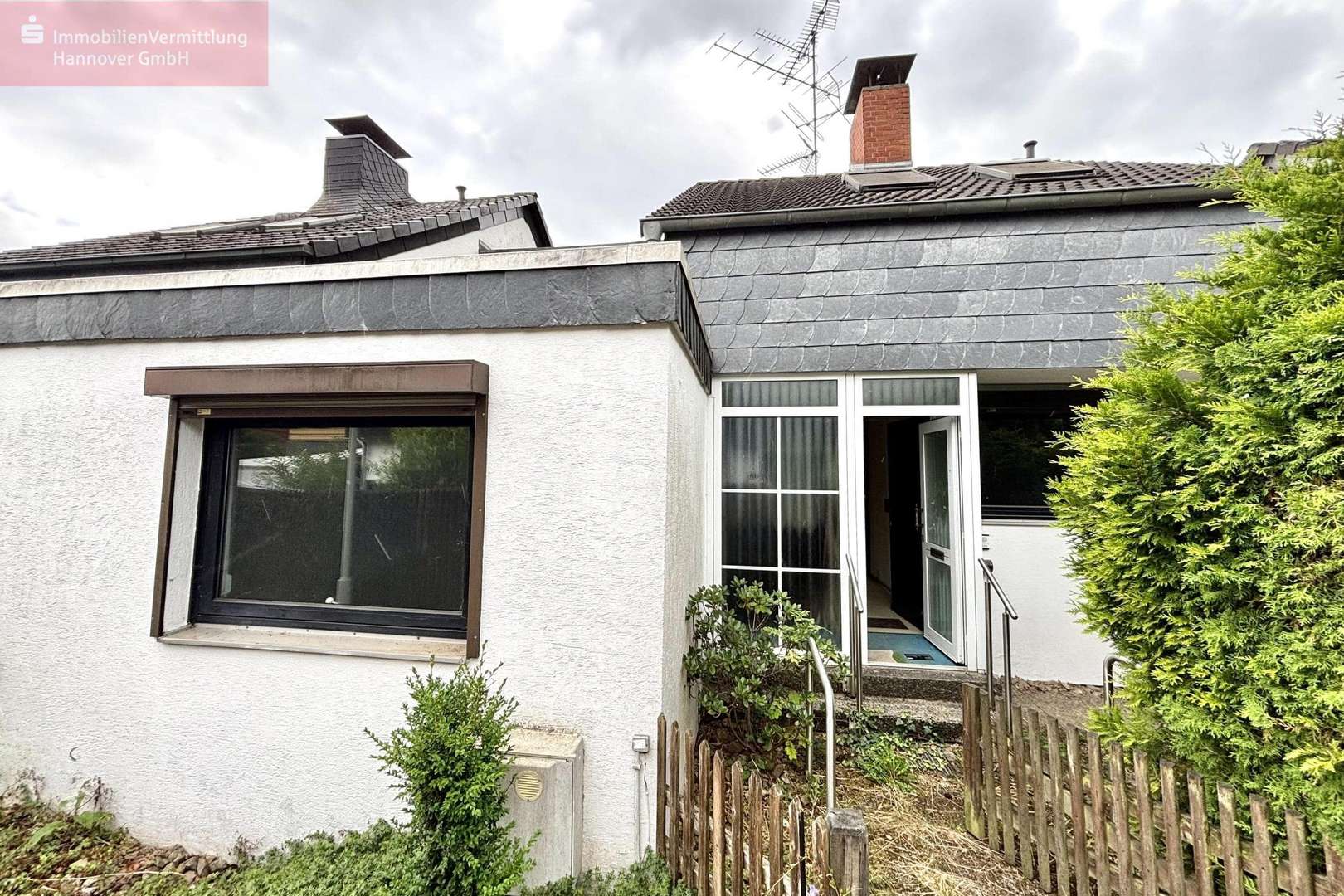 Vorderansicht - Reihenmittelhaus in 30657 Hannover mit 125m² kaufen